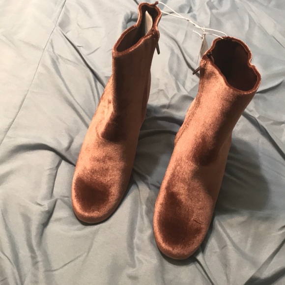 Old Navy Shoes - 🆕 Old navy booties